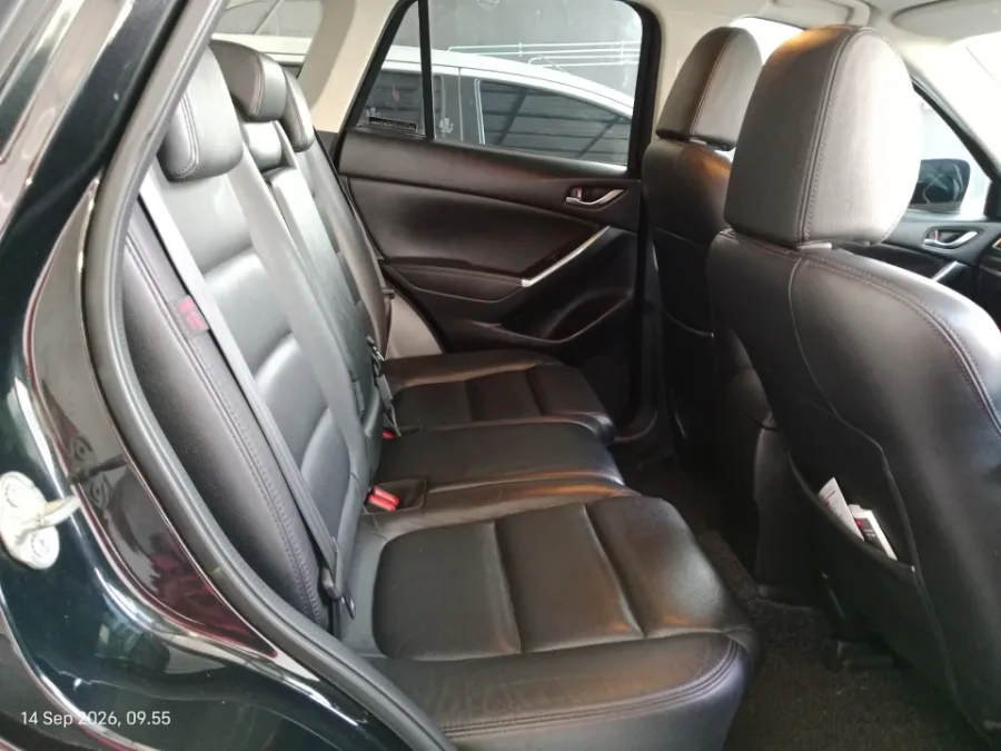 Foto Mobil Bekas Kabin Belakang Mazda CX-5 2.5 Touring tahun 2016