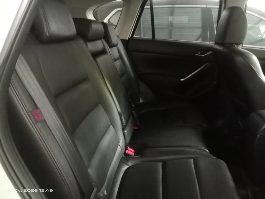 Foto Mobil Bekas Kabin Belakang Mazda CX-5 2.5 Touring tahun 2016