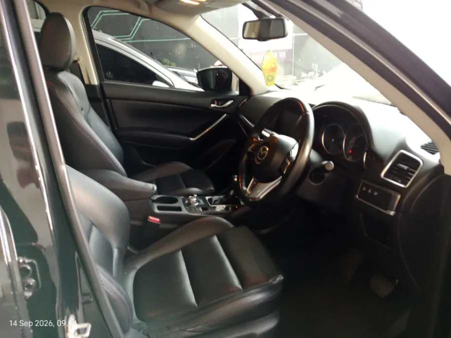 Foto Mobil Bekas Kabin Depan Mazda CX-5 2.5 Touring tahun 2016