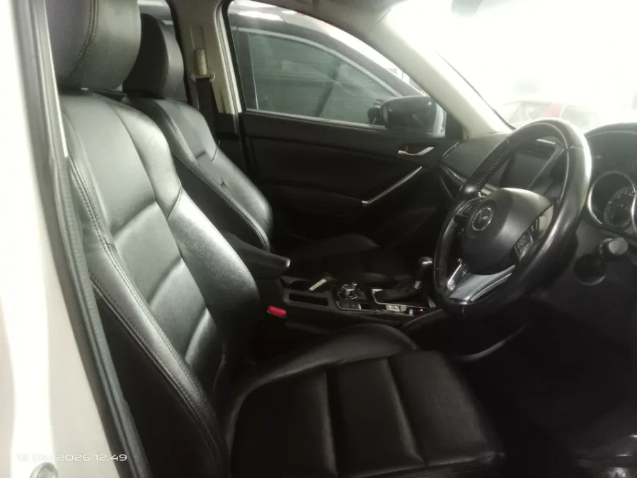 Foto Mobil Bekas Kabin Depan Mazda CX-5 2.5 Touring tahun 2016