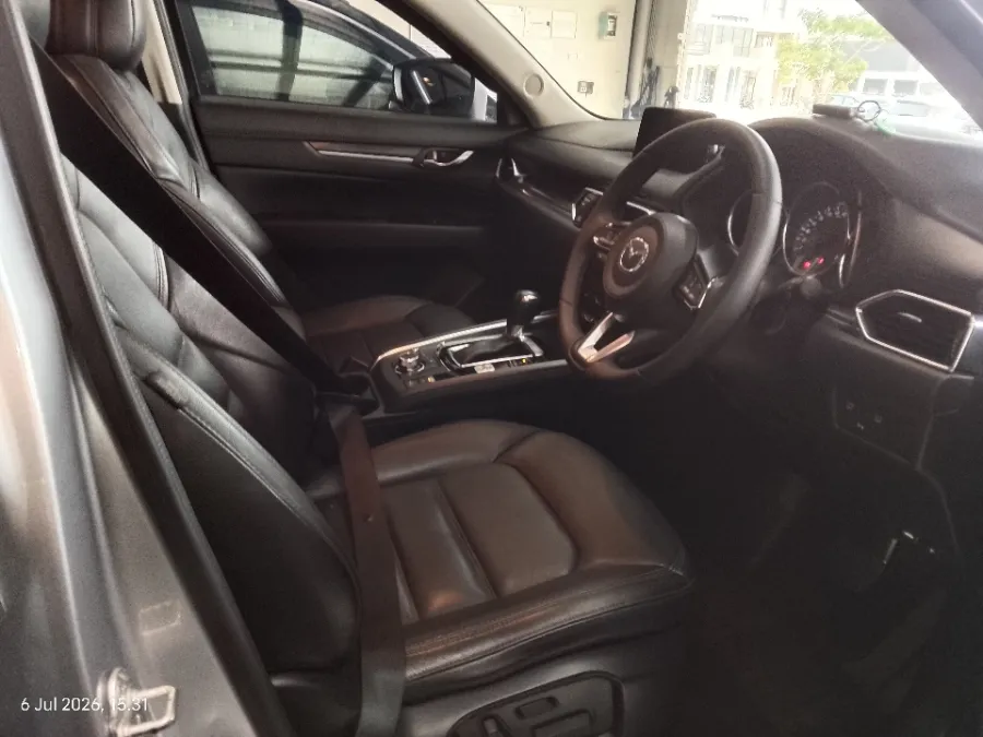 Foto Mobil Bekas Kabin Depan Mazda CX-5 2.5 Touring tahun 2018