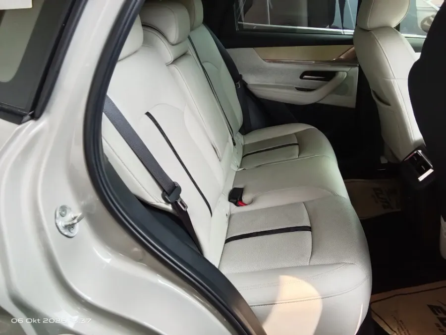 Foto Mobil Bekas Kabin Belakang Mazda CX-60 3.3 Elite tahun 2023
