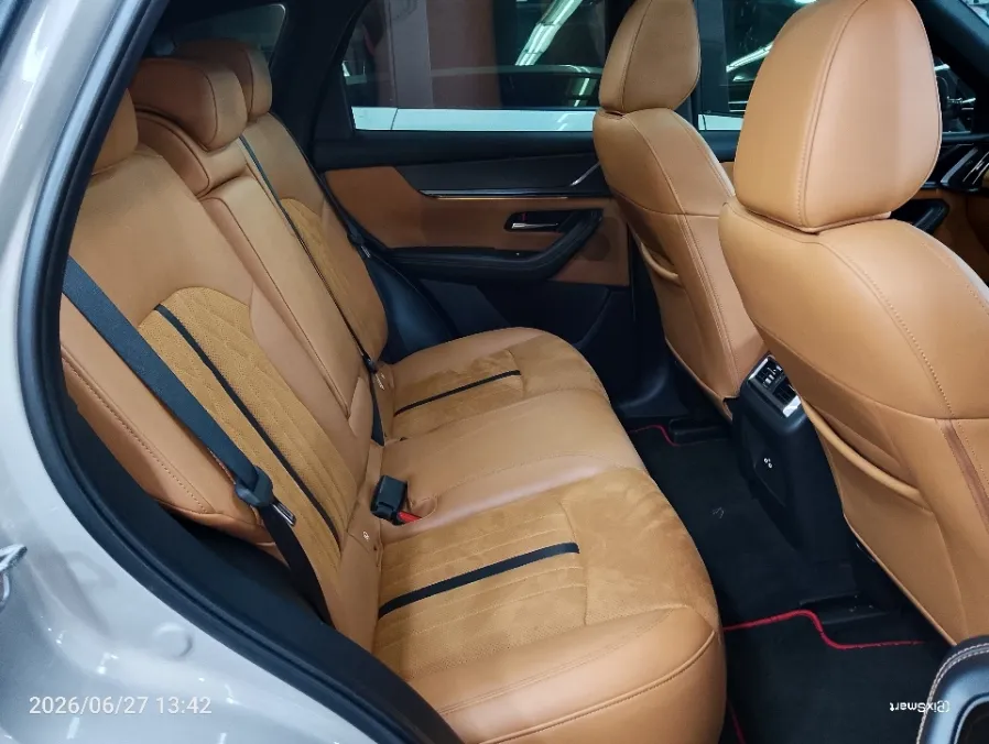 Foto Mobil Bekas Kabin Belakang Mazda CX-60 3.3 Elite tahun 2023
