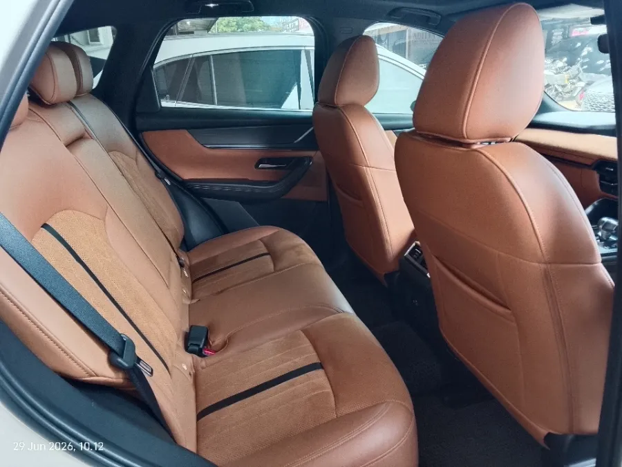 Foto Mobil Bekas Kabin Belakang Mazda CX-60 3.3 Elite tahun 2023