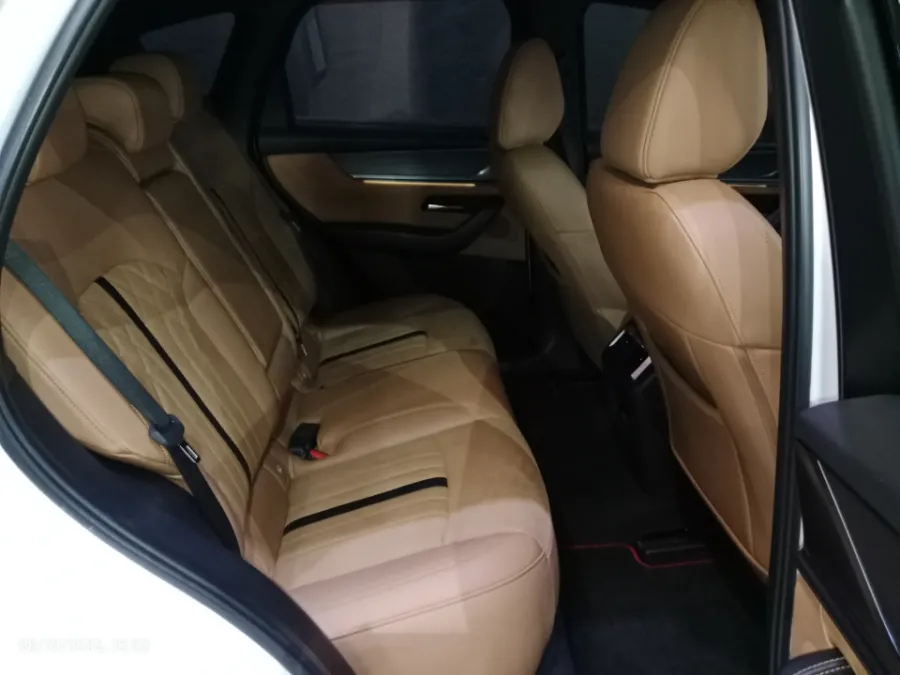 Foto Mobil Bekas Kabin Belakang Mazda CX-60 3.3 Elite tahun 2023