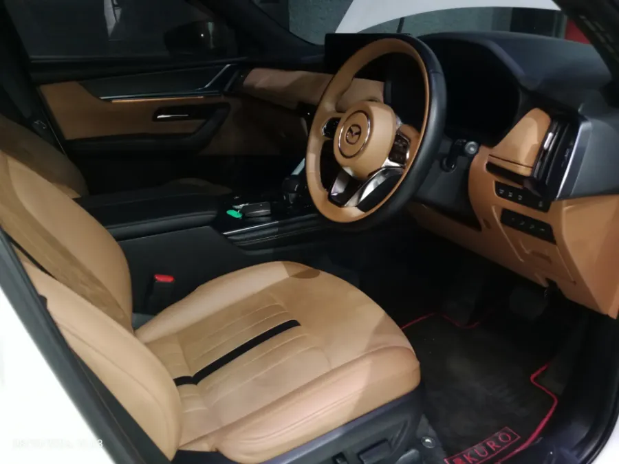 Foto Mobil Bekas Kabin Depan Mazda CX-60 3.3 Elite tahun 2023
