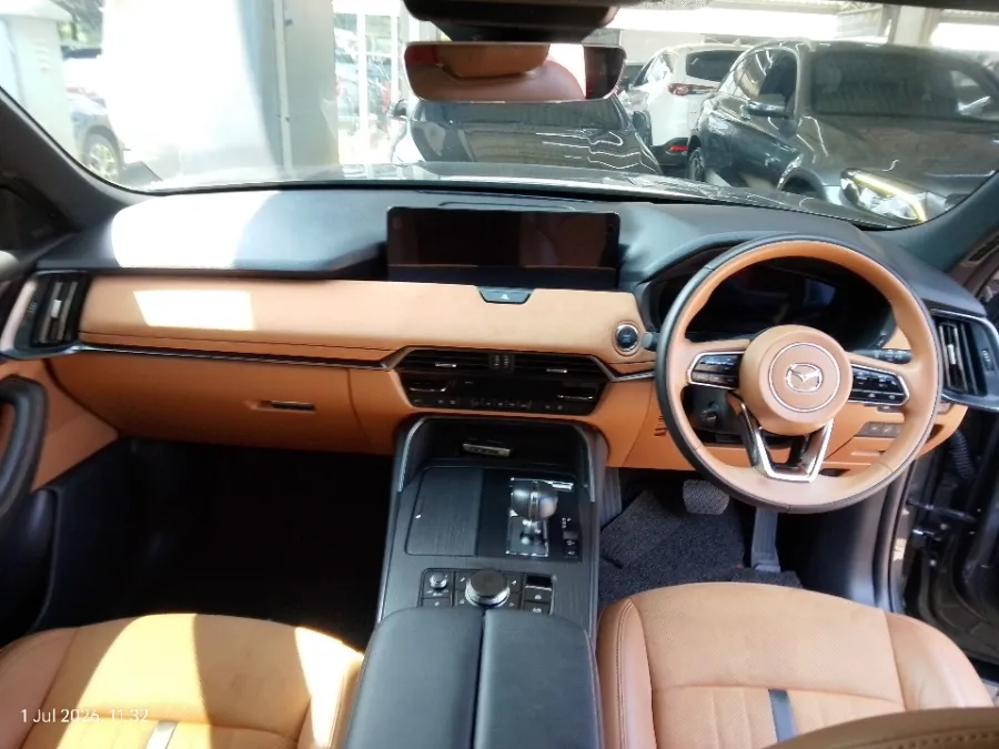 Foto Mobil Bekas Dashboard Mazda CX-60 3.3 Kuro tahun 2023