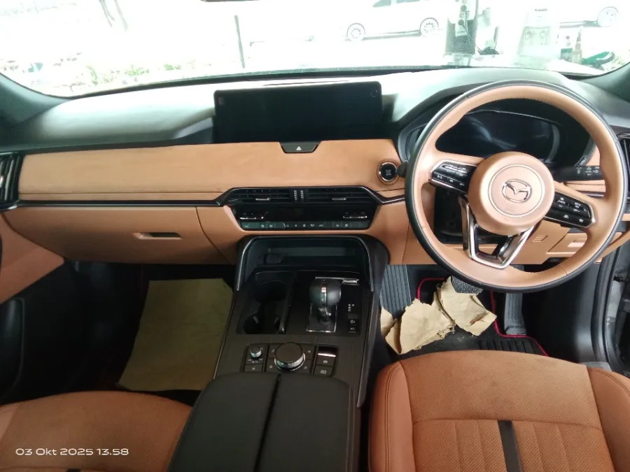 Foto Mobil Bekas Dashboard Mazda CX-60 3.3 Kuro tahun 2023