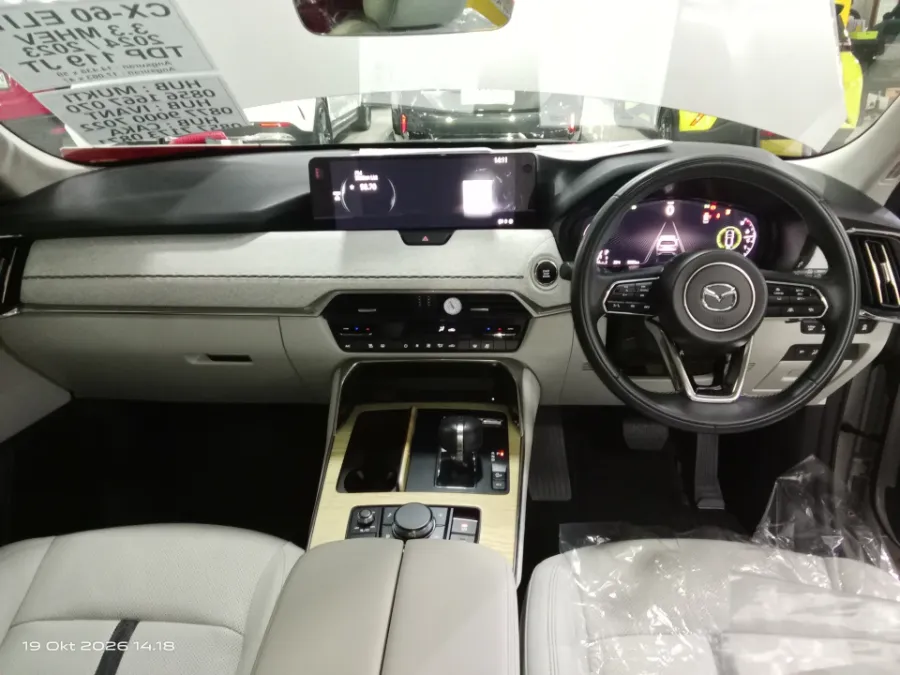 Foto Mobil Bekas Dashboard Mazda CX-60 3.3 Kuro tahun 2023