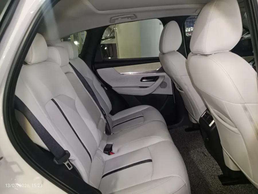 Foto Mobil Bekas Kabin Belakang Mazda CX-60 3.3 Kuro tahun 2023