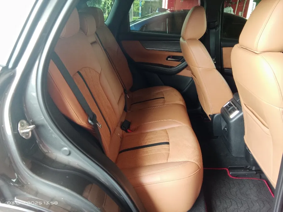 Foto Mobil Bekas Kabin Belakang Mazda CX-60 3.3 Kuro tahun 2023