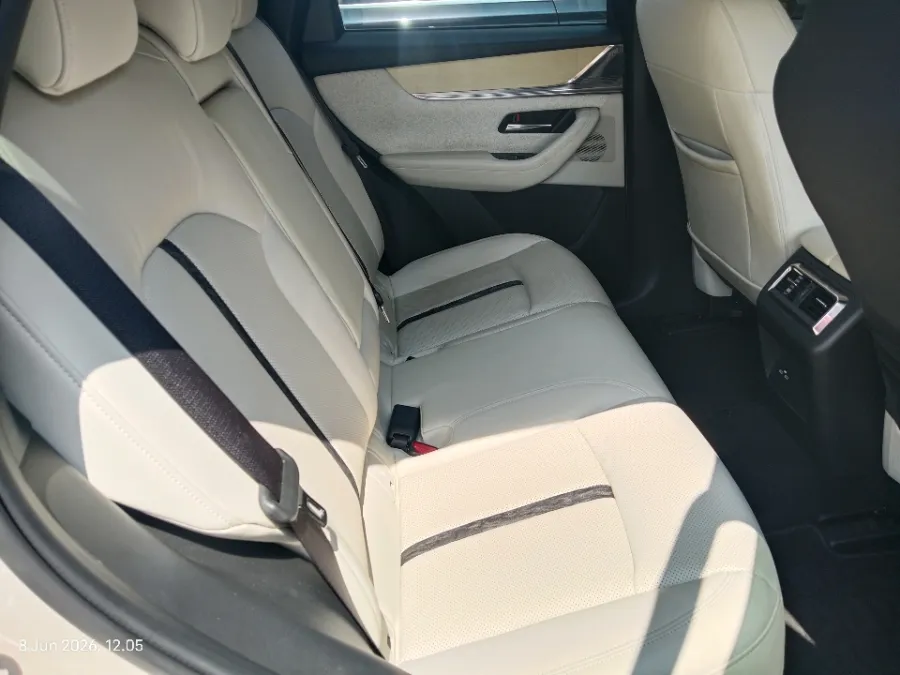 Foto Mobil Bekas Kabin Belakang Mazda CX-60 3.3 Kuro tahun 2023