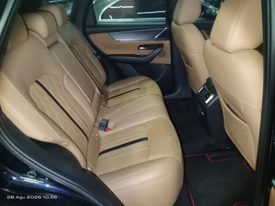 Foto Mobil Bekas Kabin Belakang Mazda CX-60 3.3 Kuro tahun 2023