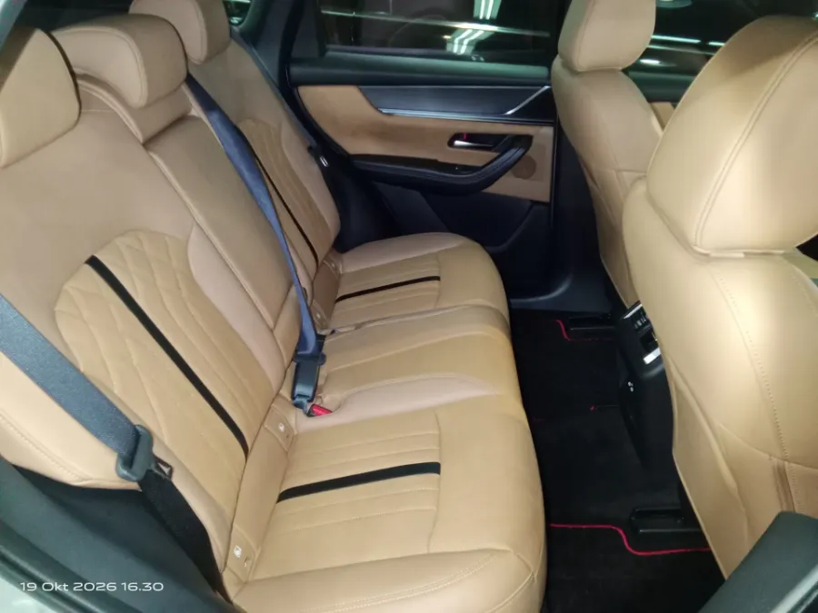 Foto Mobil Bekas Kabin Belakang Mazda CX-60 3.3 Kuro tahun 2023