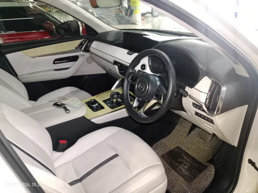 Foto Mobil Bekas Kabin Depan Mazda CX-60 3.3 Kuro tahun 2023