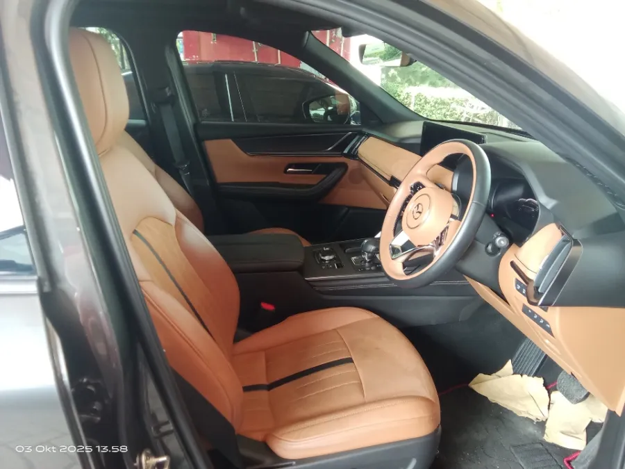 Foto Mobil Bekas Kabin Depan Mazda CX-60 3.3 Kuro tahun 2023