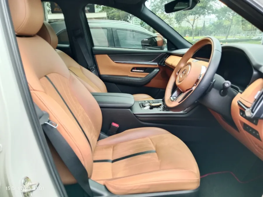 Foto Mobil Bekas Kabin Depan Mazda CX-60 3.3 Kuro tahun 2023