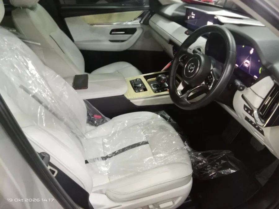 Foto Mobil Bekas Kabin Depan Mazda CX-60 3.3 Kuro tahun 2023