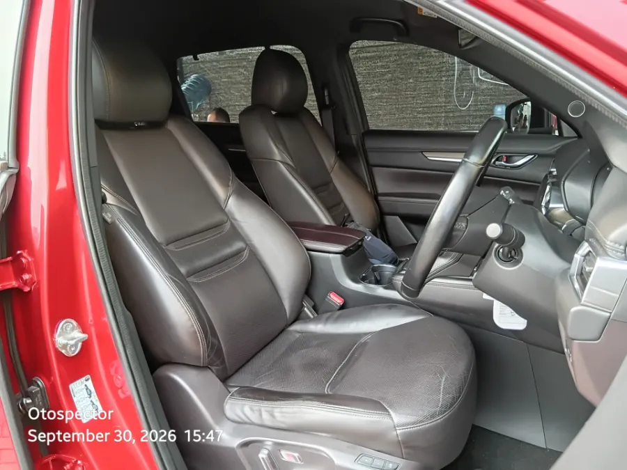 Foto Mobil Bekas Kabin Depan Mazda CX-8 2.5 tahun 2019