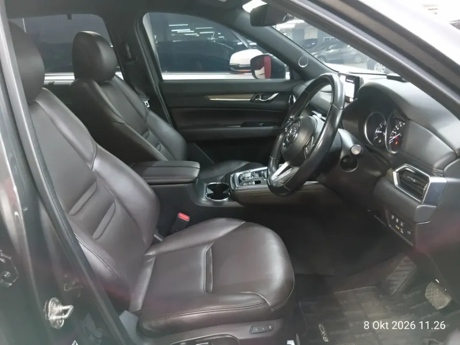 Foto Mobil Bekas Kabin Depan Mazda CX-8 2.5 tahun 2019