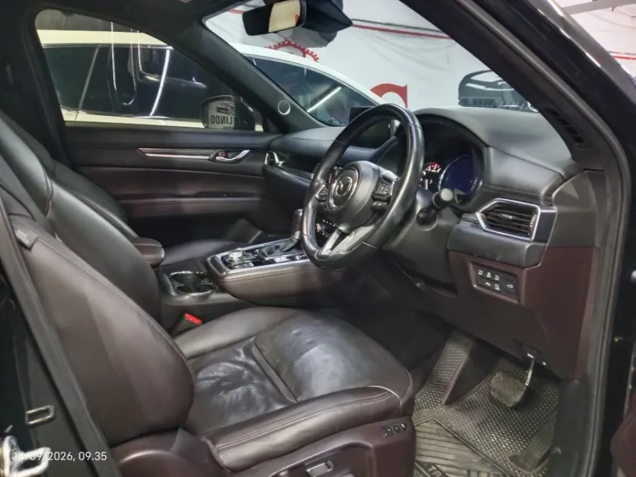 Foto Mobil Bekas Kabin Depan Mazda CX-8 2.5 tahun 2022