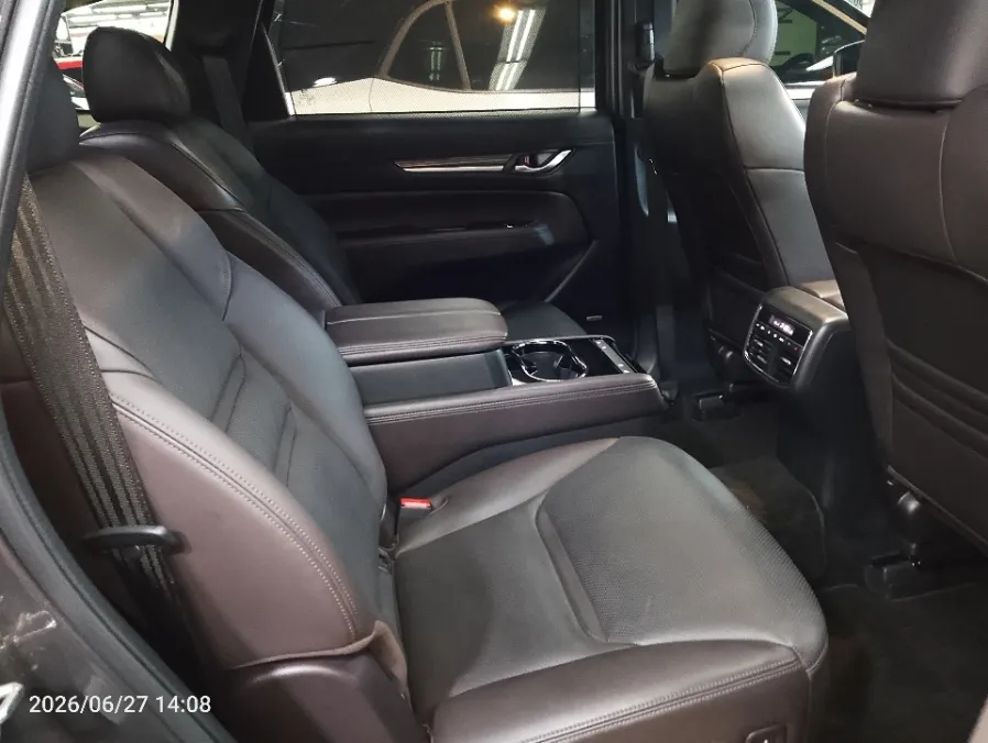 Foto Mobil Bekas Kabin Belakang Mazda CX-8 2.5 tahun 2023