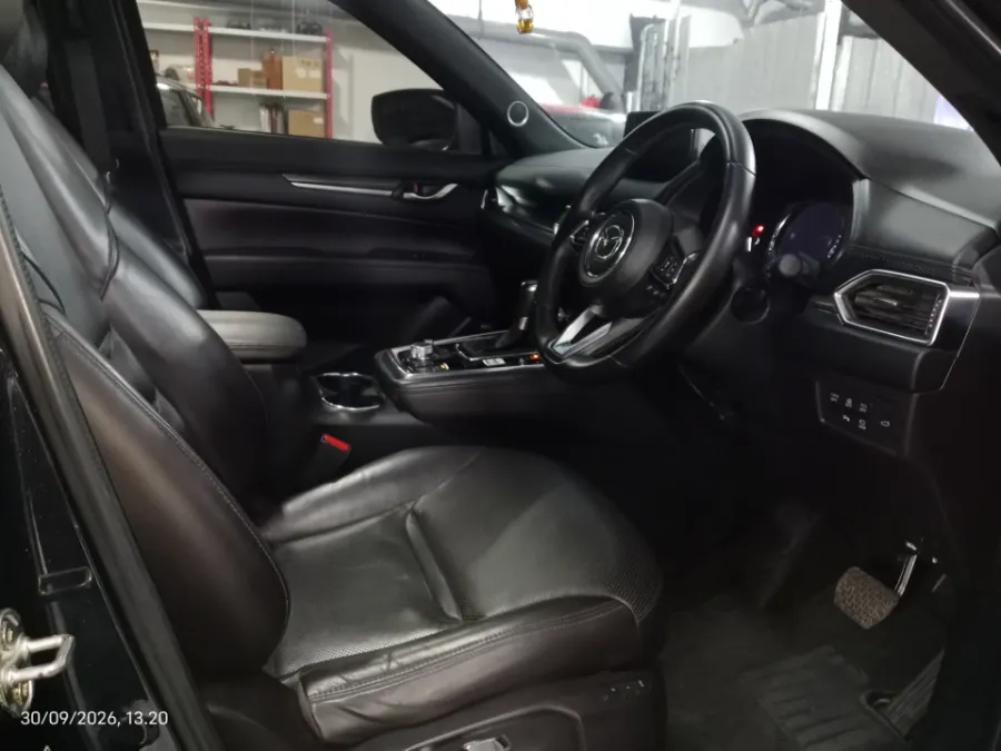 Foto Mobil Bekas Kabin Depan Mazda CX-8 2.5 tahun 2023