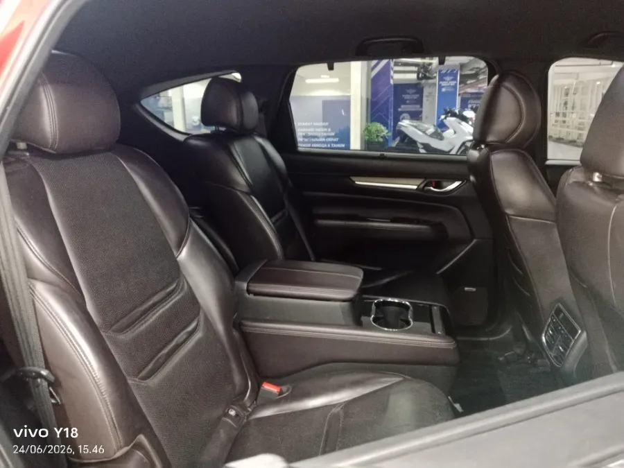 Foto Mobil Bekas Kabin Belakang Mazda CX-8 2.5 Skyactive-G Elite tahun 2020