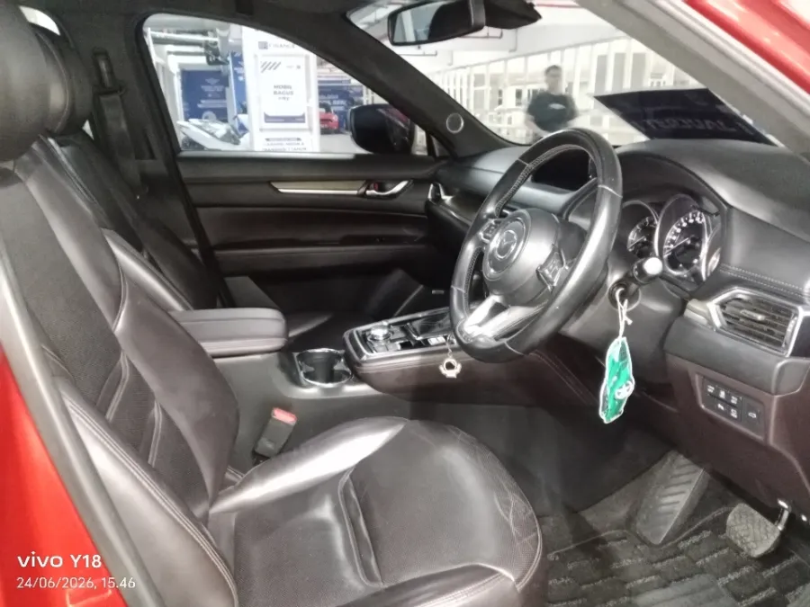 Foto Mobil Bekas Kabin Depan Mazda CX-8 2.5 Skyactive-G Elite tahun 2020