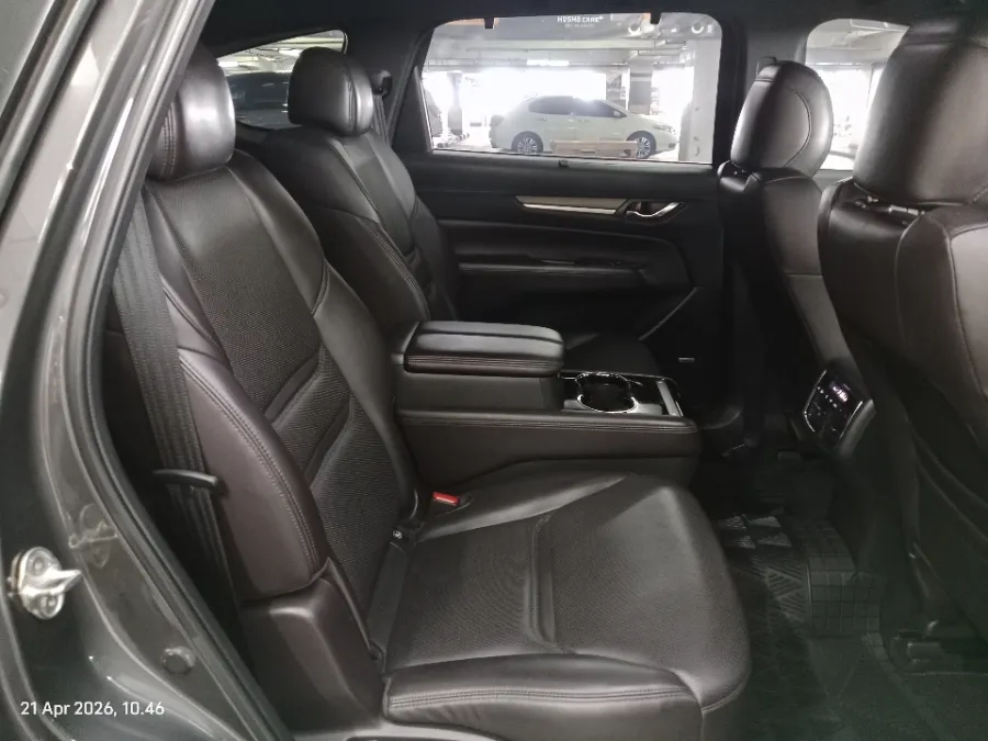 Foto Mobil Bekas Kabin Belakang Mazda CX-8 2.5 Skyactive-G Elite tahun 2021