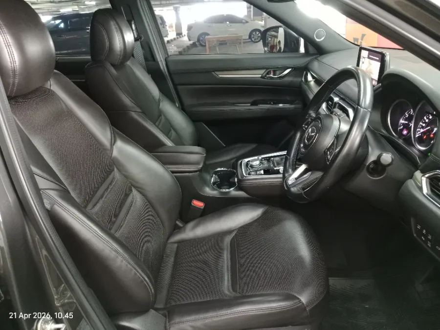 Foto Mobil Bekas Kabin Depan Mazda CX-8 2.5 Skyactive-G Elite tahun 2021