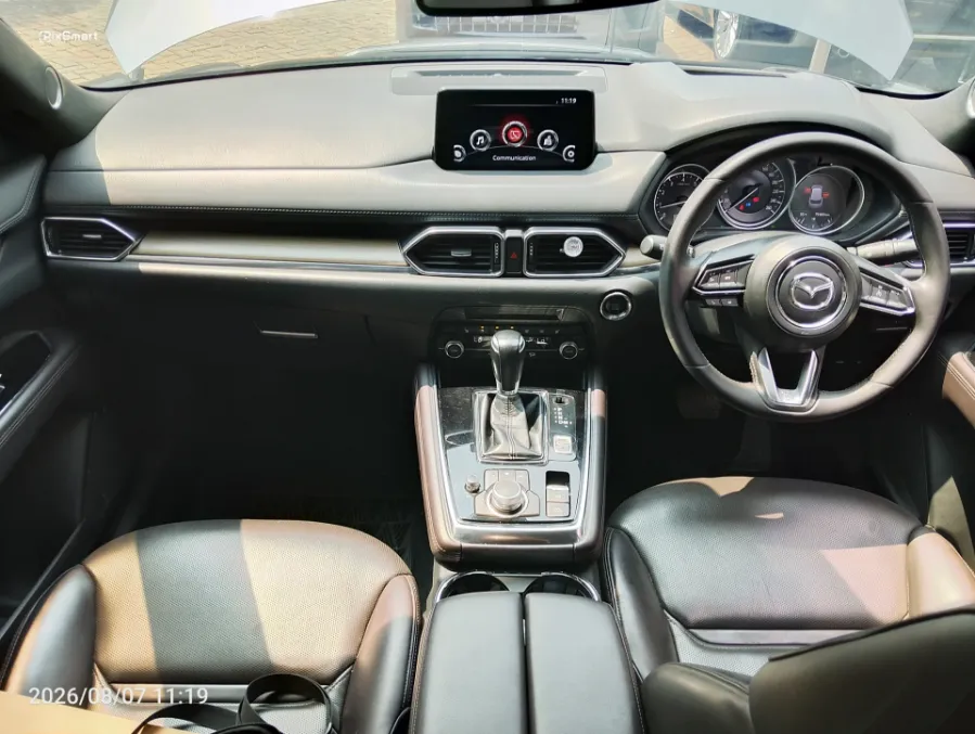 Foto Mobil Bekas Dashboard Mazda CX-8 2.5 Skyactive-G Elite tahun 2022