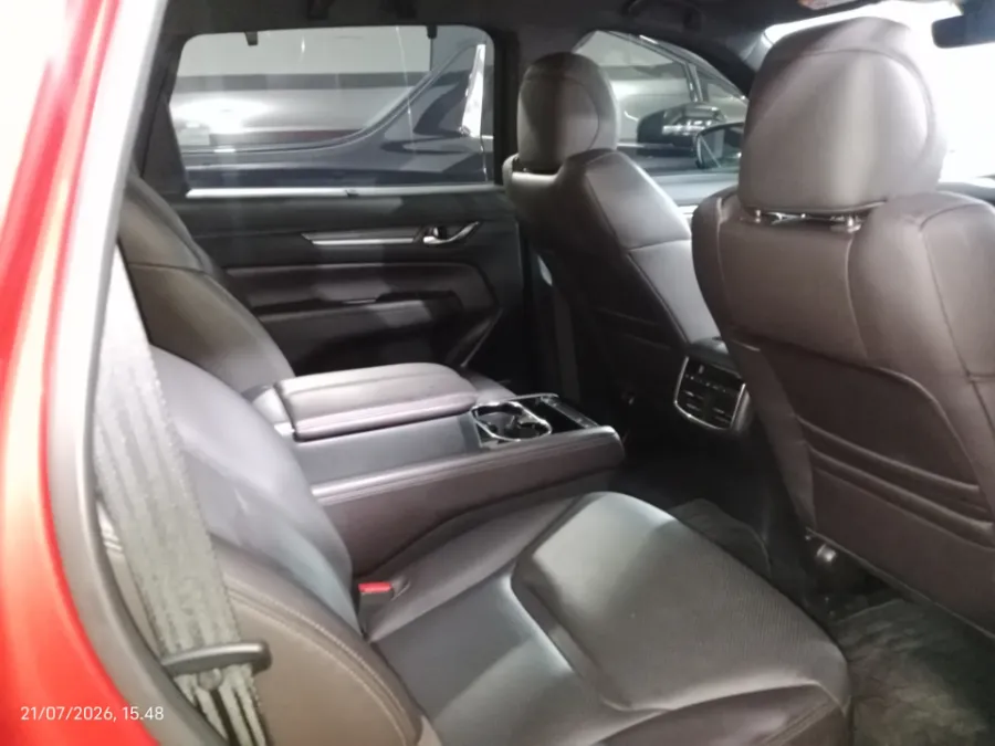 Foto Mobil Bekas Kabin Belakang Mazda CX-8 2.5 Skyactive-G Elite tahun 2022