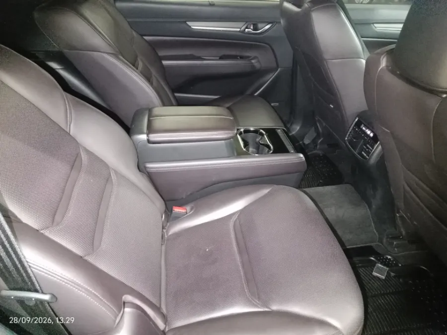 Foto Mobil Bekas Kabin Belakang Mazda CX-8 2.5 Skyactive-G Elite tahun 2022