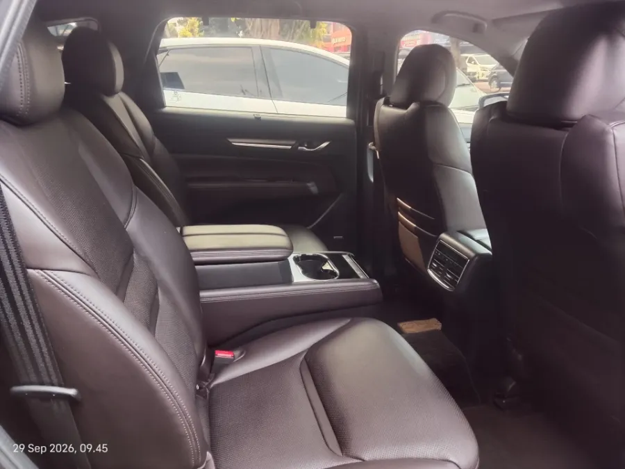 Foto Mobil Bekas Kabin Belakang Mazda CX-8 2.5 Skyactive-G Elite tahun 2022