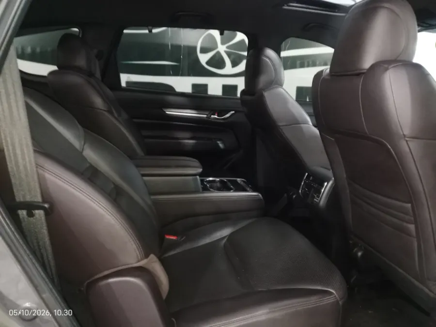 Foto Mobil Bekas Kabin Belakang Mazda CX-8 2.5 Skyactive-G Elite tahun 2022