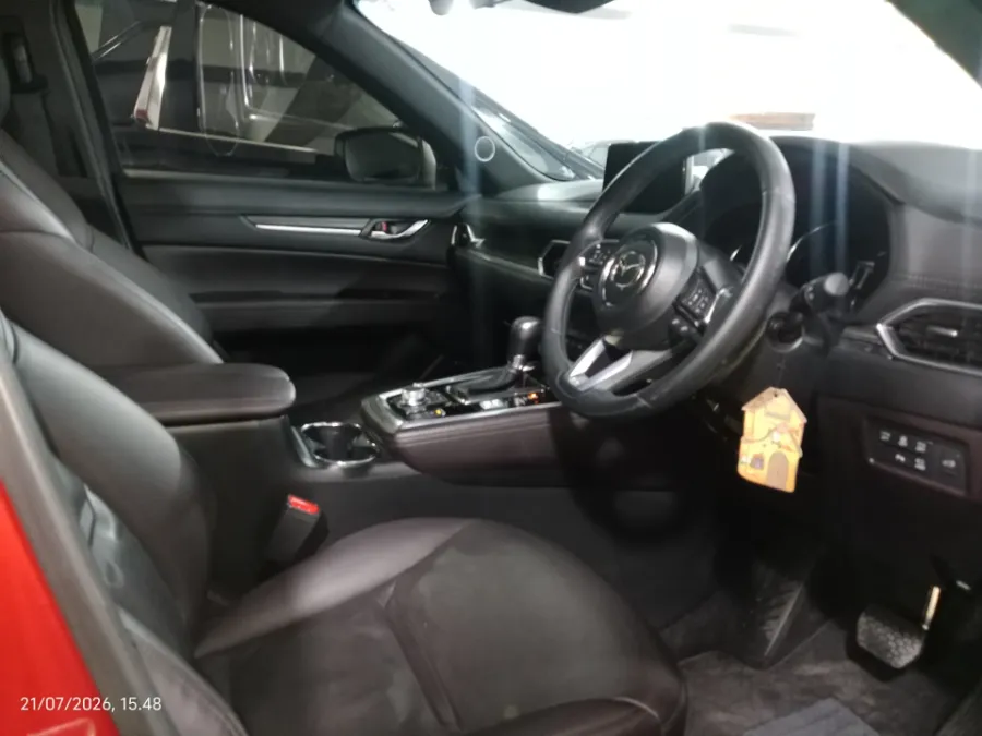 Foto Mobil Bekas Kabin Depan Mazda CX-8 2.5 Skyactive-G Elite tahun 2022