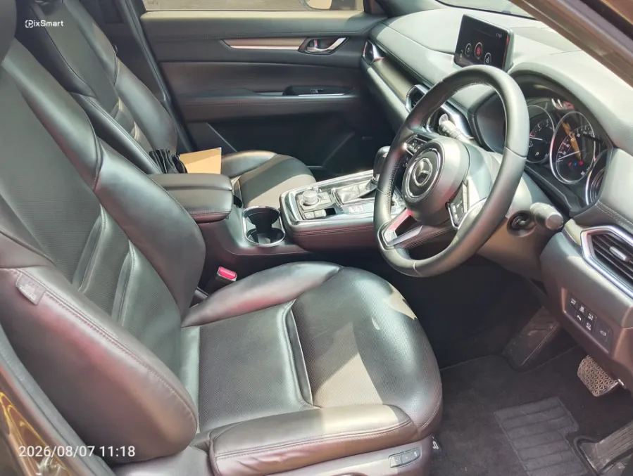 Foto Mobil Bekas Kabin Depan Mazda CX-8 2.5 Skyactive-G Elite tahun 2022