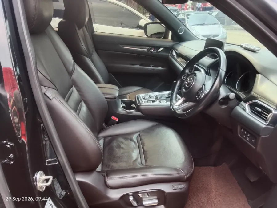 Foto Mobil Bekas Kabin Depan Mazda CX-8 2.5 Skyactive-G Elite tahun 2022