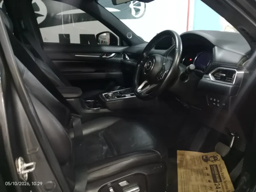 Foto Mobil Bekas Kabin Depan Mazda CX-8 2.5 Skyactive-G Elite tahun 2022
