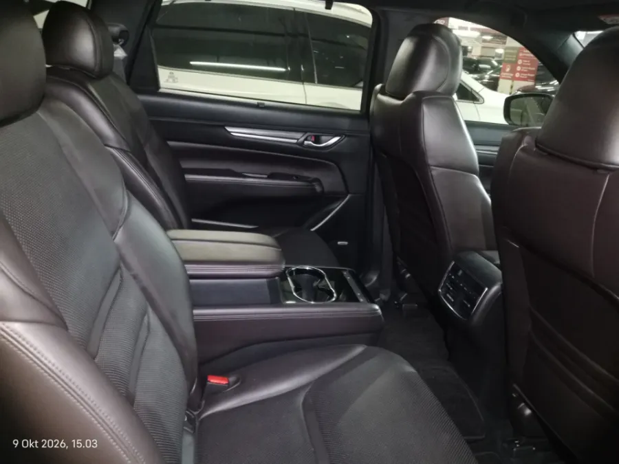 Foto Mobil Bekas Kabin Belakang Mazda CX-8 2.5 Skyactive-G Elite tahun 2023