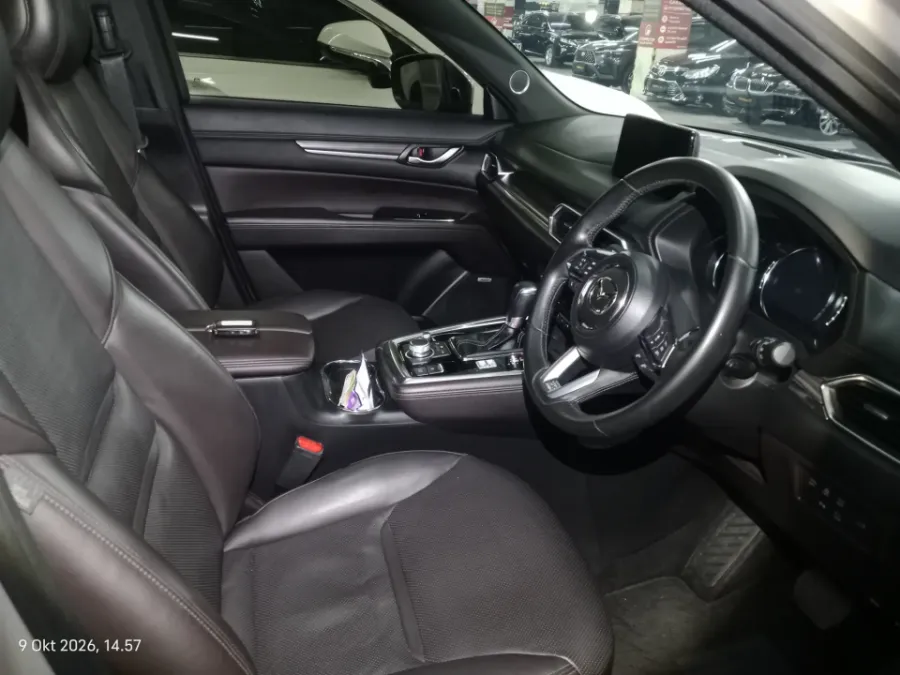 Foto Mobil Bekas Kabin Depan Mazda CX-8 2.5 Skyactive-G Elite tahun 2023