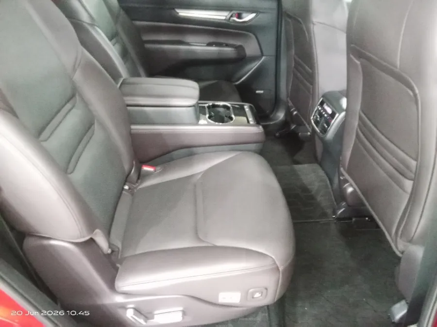 Foto Mobil Bekas Kabin Belakang Mazda CX-8 2.5 Skyactive-G Elite tahun 2024