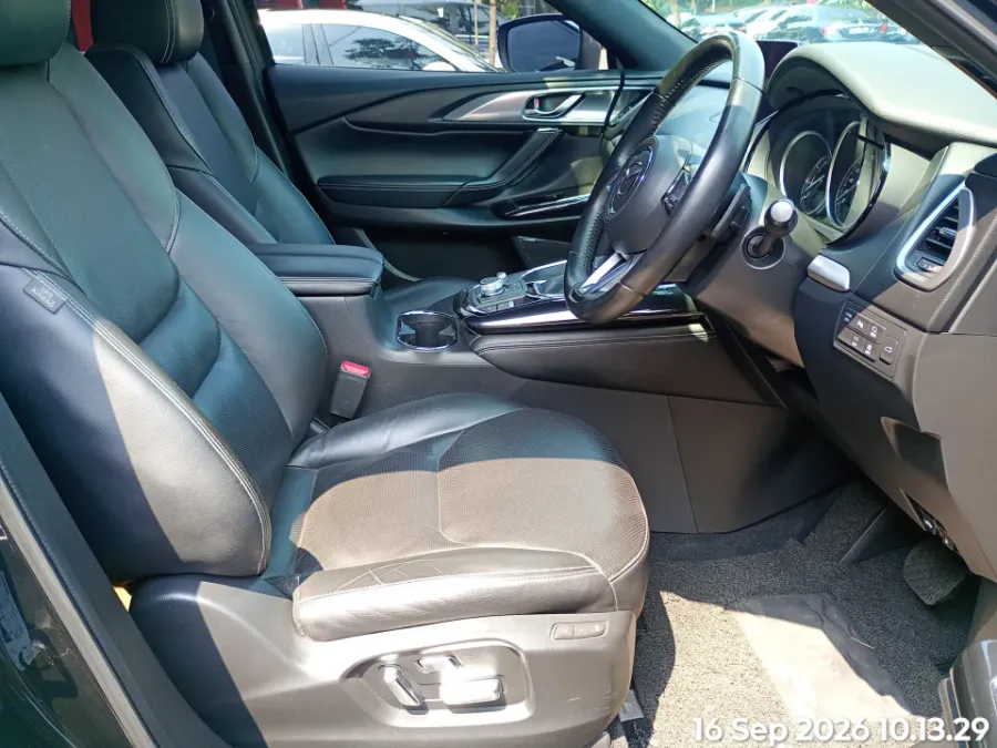 Foto Mobil Bekas Kabin Depan Mazda CX-9 2.5 tahun 2021