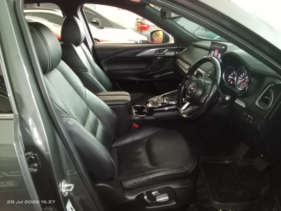 Foto Mobil Bekas Kabin Depan Mazda CX-9 2.5 tahun 2021