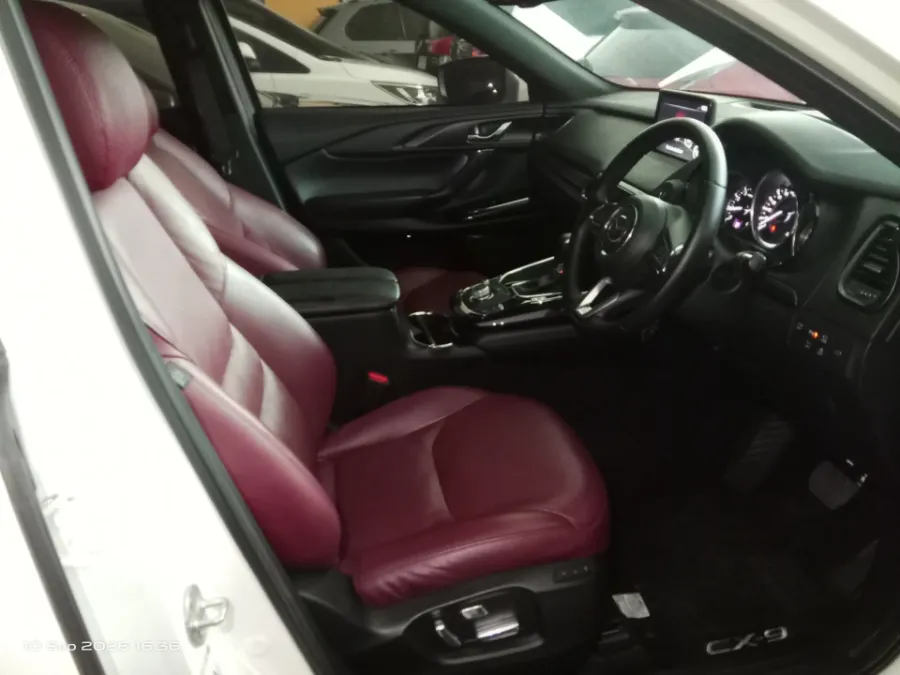 Foto Mobil Bekas Kabin Depan Mazda CX-9 2.5 tahun 2021