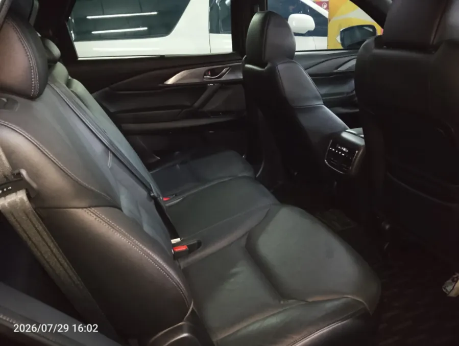 Foto Mobil Bekas Kabin Belakang Mazda CX-9 2.5 Skyactiv-G tahun 2019