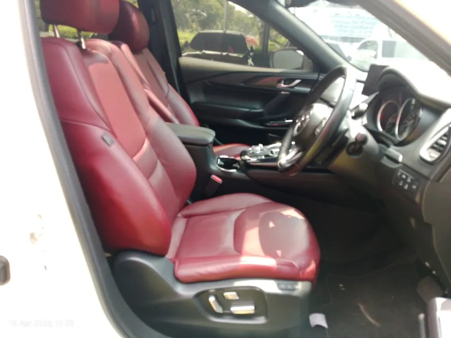 Foto Mobil Bekas Kabin Depan Mazda CX-9 2.5 Skyactiv-G tahun 2022