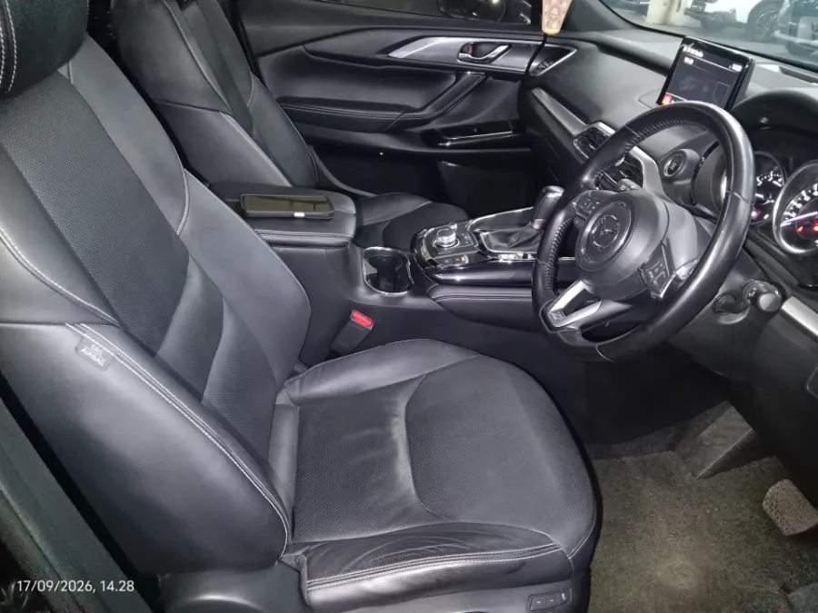 Foto Mobil Bekas Kabin Depan Mazda CX-9 2.5 Skyactiv-G tahun 2022