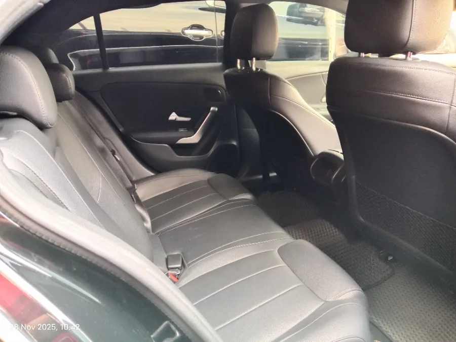 Foto Mobil Bekas Kabin Belakang Mercedes-Benz A200 1.3 tahun 2018